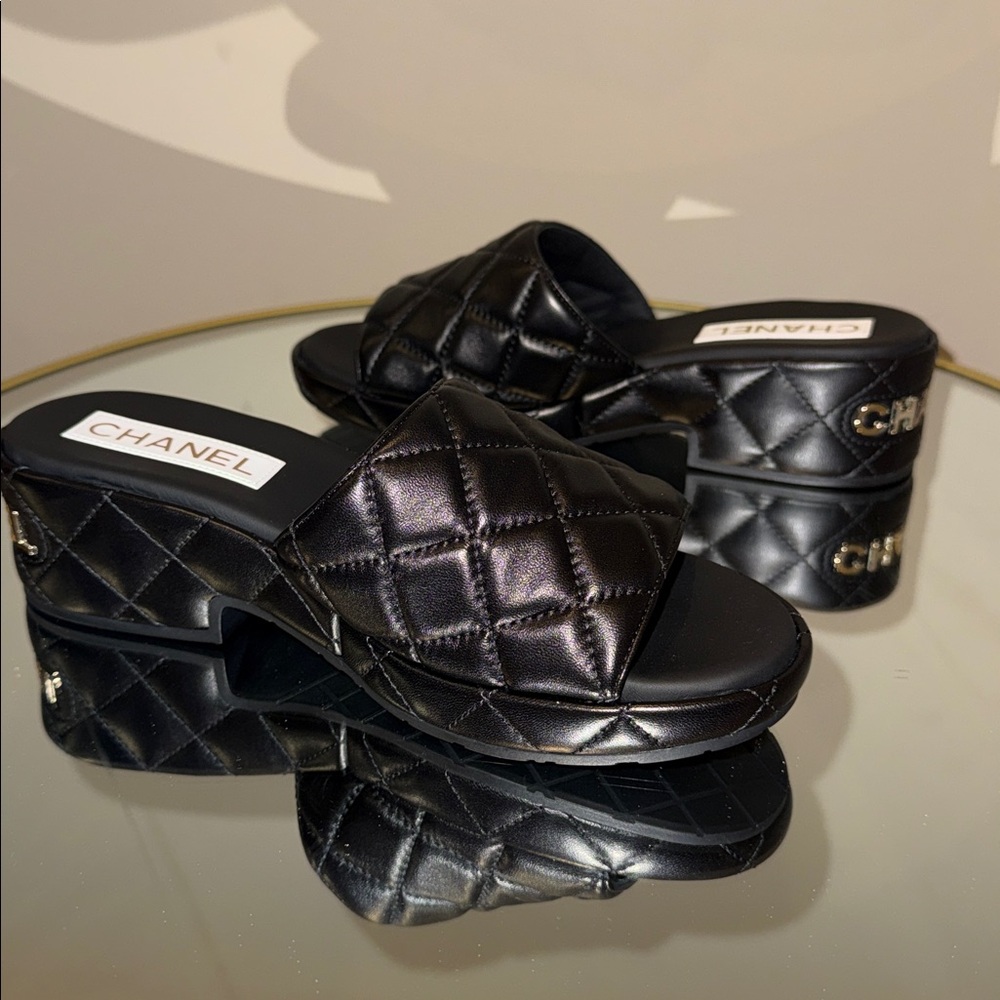 CHANEL Dad sandals Quilted leather CC logo slide 38 - Picture 11 of 17